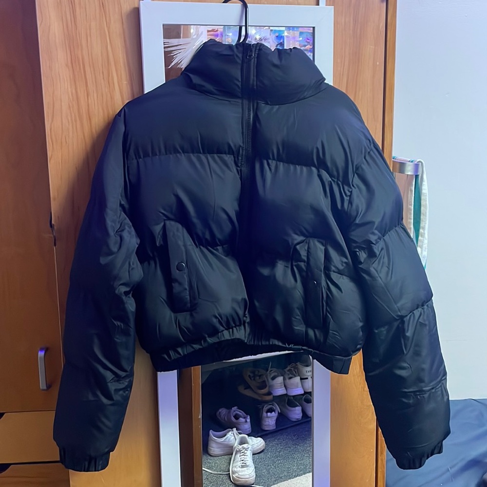 Black cropped puffer (unknown brand)